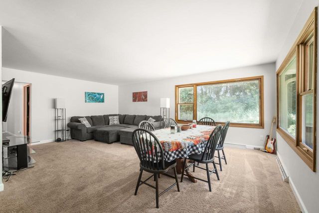 N70W39060 Foster DRIVE, Oconomowoc, WI 53066