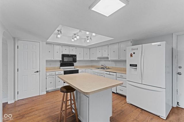 482 S Restin Road, Greenwood, IN 46142