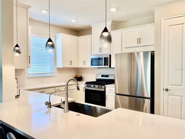 6111 MESA GLEN, Bradenton, FL 34203