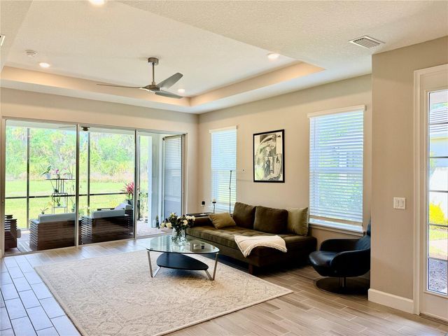 6111 MESA GLEN, Bradenton, FL 34203