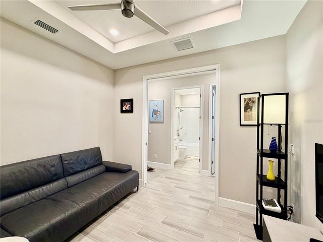 6111 MESA GLEN, Bradenton, FL 34203