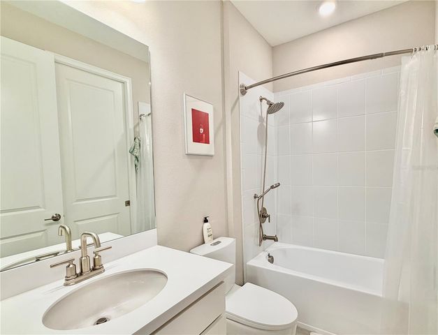 6111 MESA GLEN, Bradenton, FL 34203