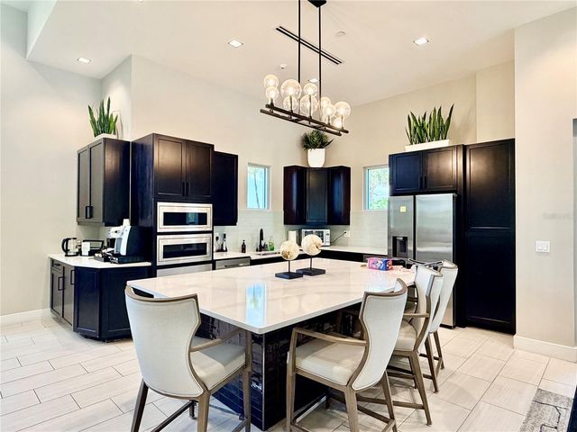 6111 MESA GLEN, Bradenton, FL 34203