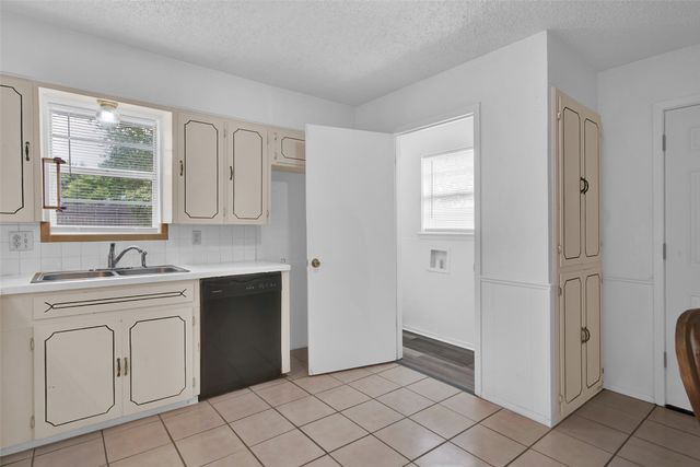 412 Lee Boulevard, Pottsboro, TX 75076