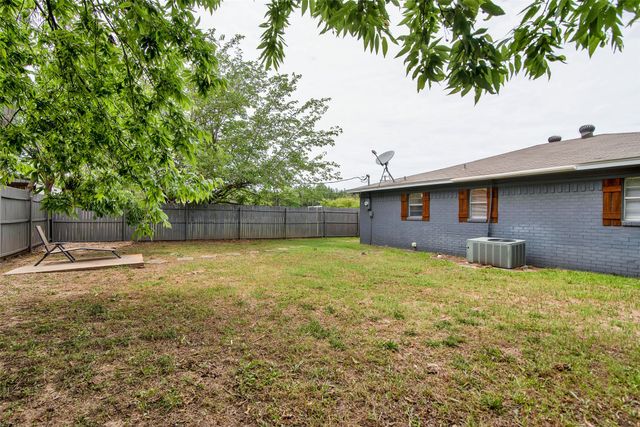 412 Lee Boulevard, Pottsboro, TX 75076