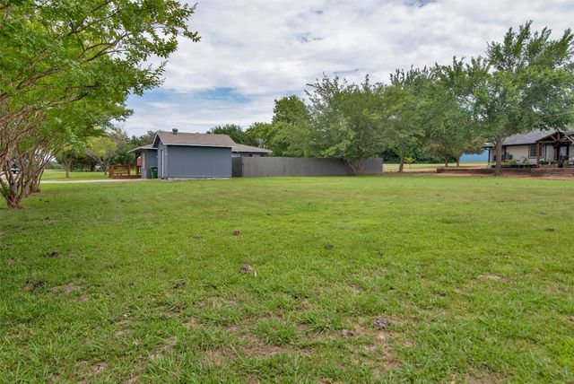 412 Lee Boulevard, Pottsboro, TX 75076