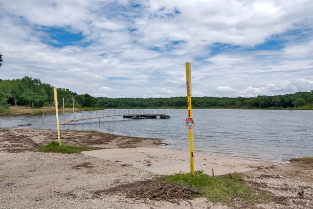 412 Lee Boulevard, Pottsboro, TX 75076