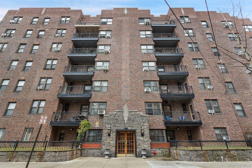 30 Clinton Place LB, New Rochelle, NY 10801