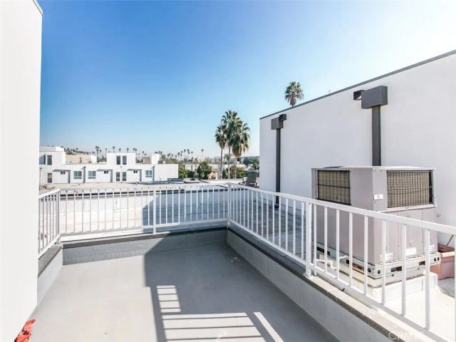 5941 Barton Avenue 102, Los Angeles, CA 90038