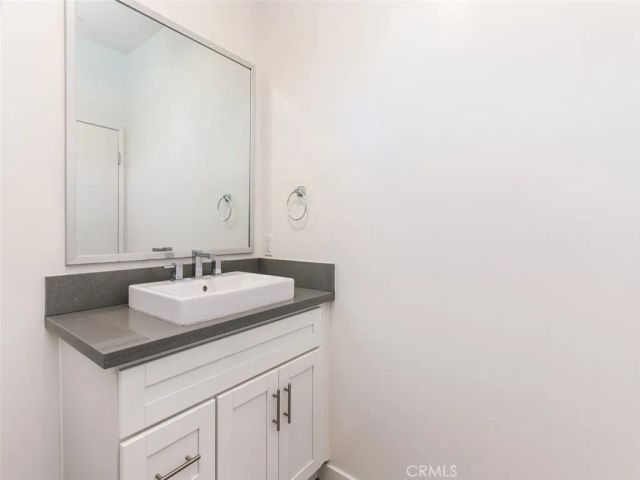 5941 Barton Avenue 102, Los Angeles, CA 90038