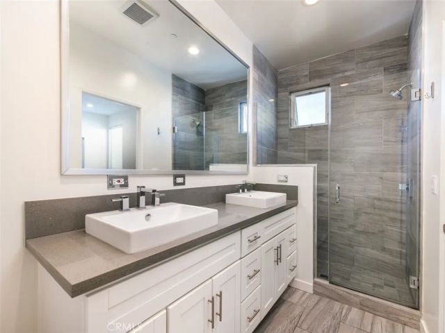 5941 Barton Avenue 102, Los Angeles, CA 90038