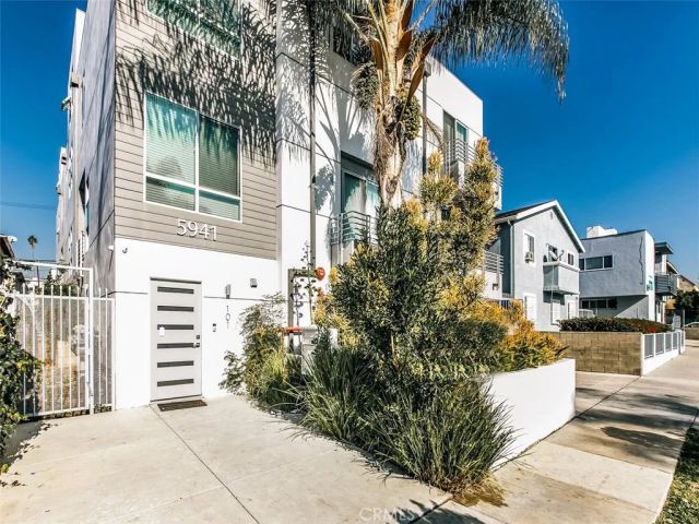 5941 Barton Avenue 102, Los Angeles, CA 90038