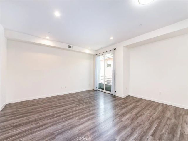 5941 Barton Avenue 102, Los Angeles, CA 90038