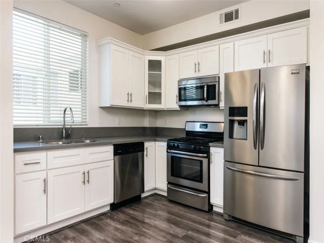 5941 Barton Avenue 102, Los Angeles, CA 90038