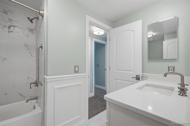 5256 Breeze Hill, Troy, MI 48098