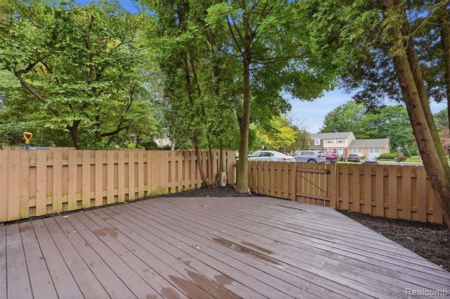 5256 Breeze Hill, Troy, MI 48098