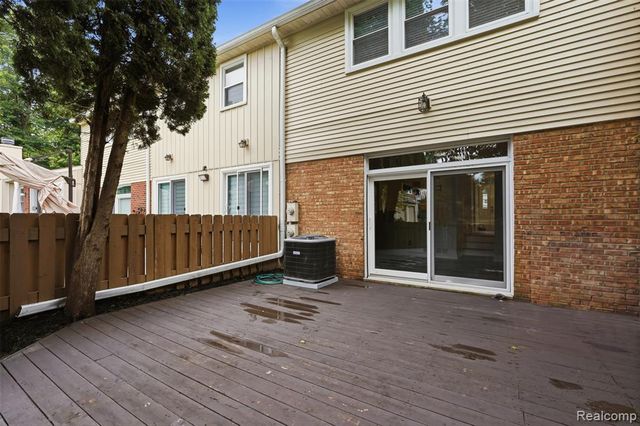 5256 Breeze Hill, Troy, MI 48098