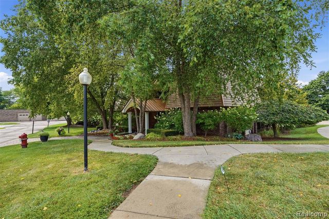 5256 Breeze Hill, Troy, MI 48098