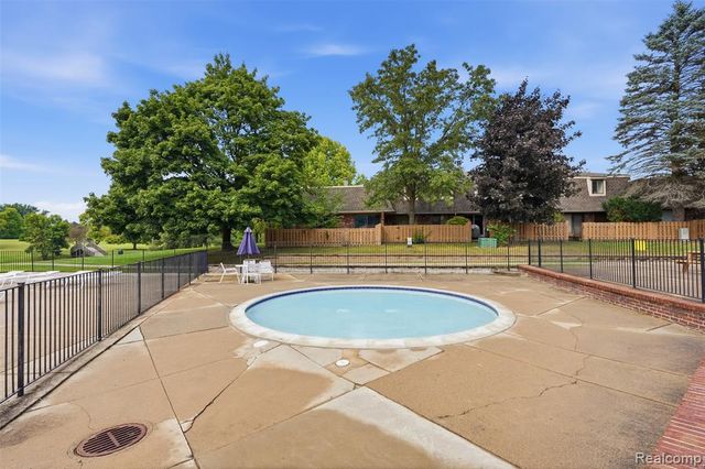 5256 Breeze Hill, Troy, MI 48098