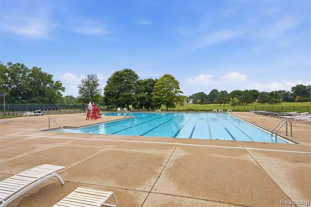 5256 Breeze Hill, Troy, MI 48098