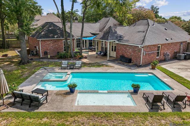 13614 Paddington Ln, Baton Rouge, LA 70810