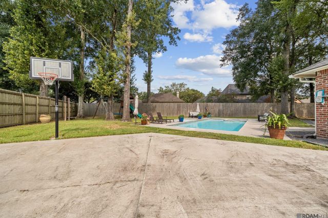 13614 Paddington Ln, Baton Rouge, LA 70810