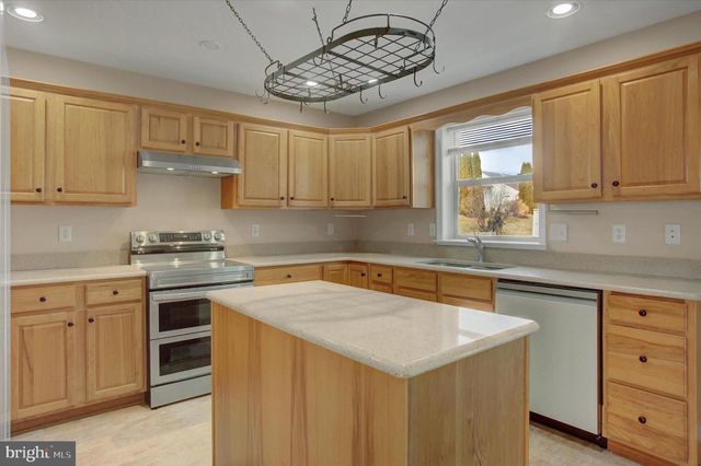 95 LANTERN LN, Shippensburg, PA 17257