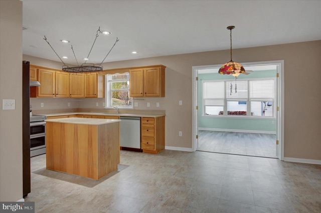 95 LANTERN LN, Shippensburg, PA 17257