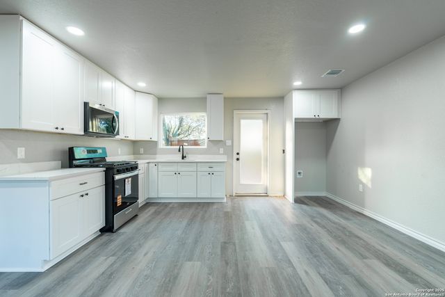 8170 6th, Somerset, TX 78069