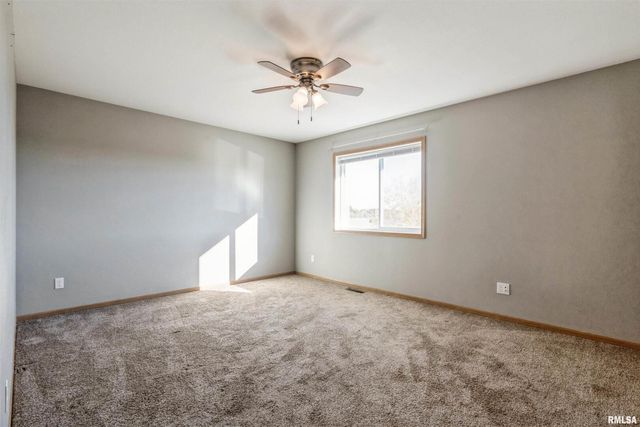 1992 Golden Eagle Drive, Dubuque, IA 52001