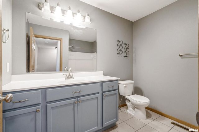 1992 Golden Eagle Drive, Dubuque, IA 52001