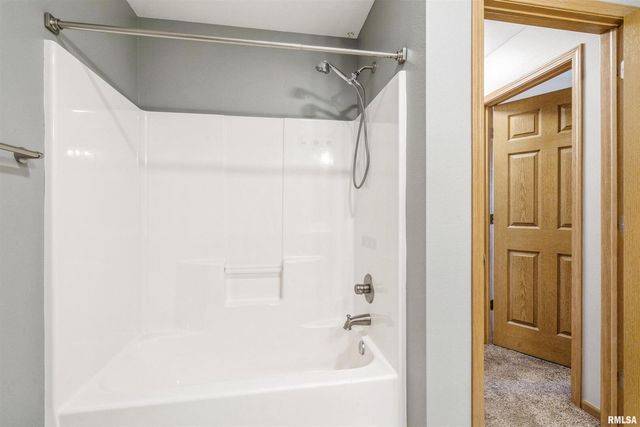 1992 Golden Eagle Drive, Dubuque, IA 52001