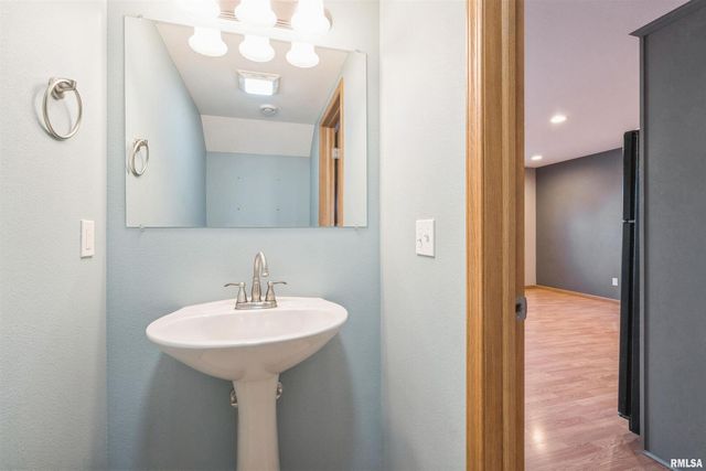 1992 Golden Eagle Drive, Dubuque, IA 52001