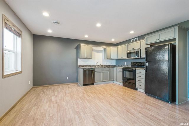 1992 Golden Eagle Drive, Dubuque, IA 52001