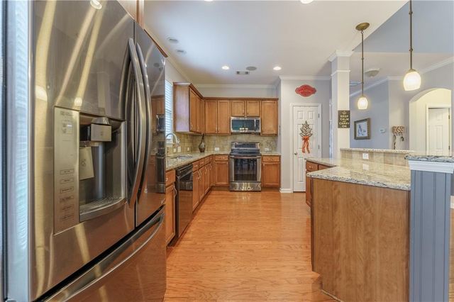 7525 Brookstone Circle, Flowery Branch, GA 30542