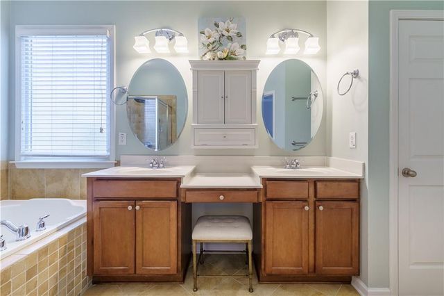 7525 Brookstone Circle, Flowery Branch, GA 30542