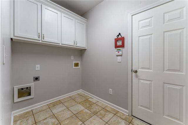 7525 Brookstone Circle, Flowery Branch, GA 30542