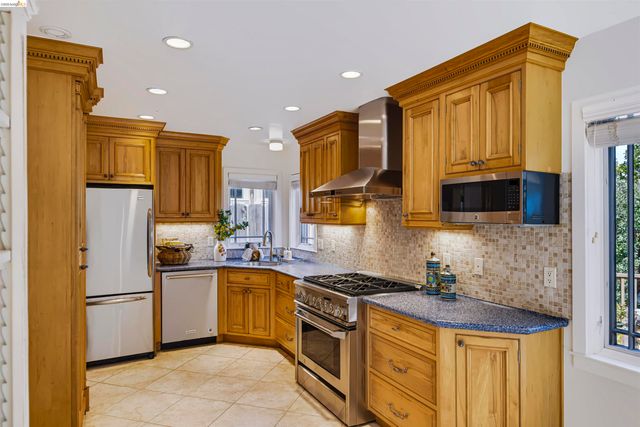 913 Monterey Cir, Monterey, CA 93940