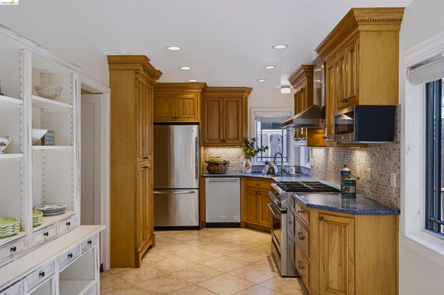 913 Monterey Cir, Monterey, CA 93940