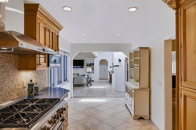 913 Monterey Cir, Monterey, CA 93940