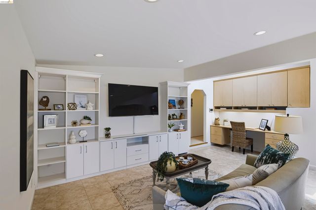 913 Monterey Cir, Monterey, CA 93940