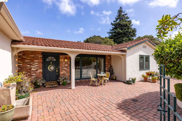 913 Monterey Cir, Monterey, CA 93940