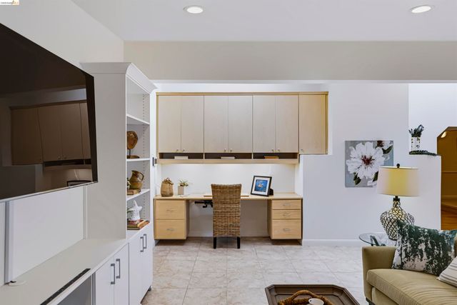 913 Monterey Cir, Monterey, CA 93940
