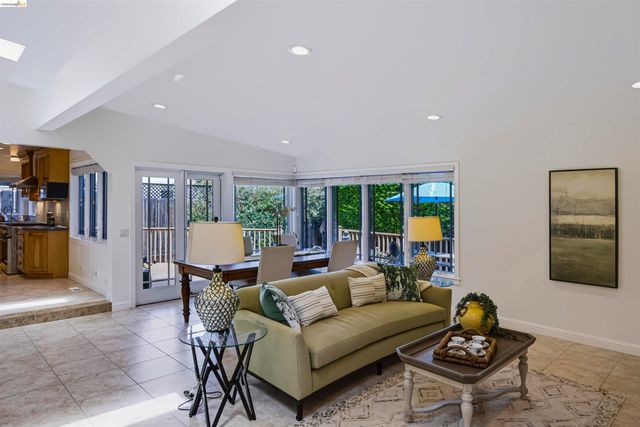 913 Monterey Cir, Monterey, CA 93940