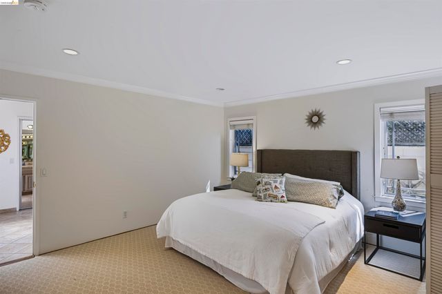 913 Monterey Cir, Monterey, CA 93940