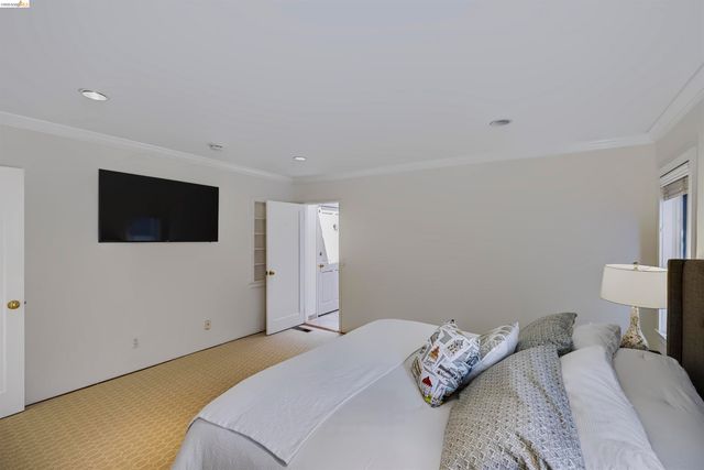 913 Monterey Cir, Monterey, CA 93940
