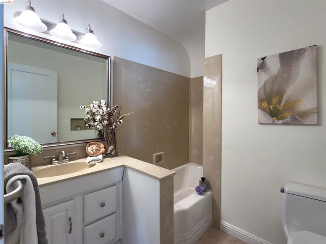 913 Monterey Cir, Monterey, CA 93940