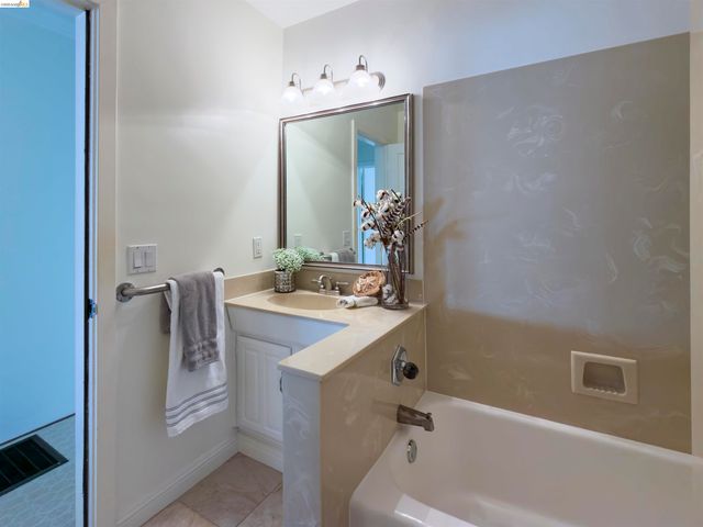 913 Monterey Cir, Monterey, CA 93940