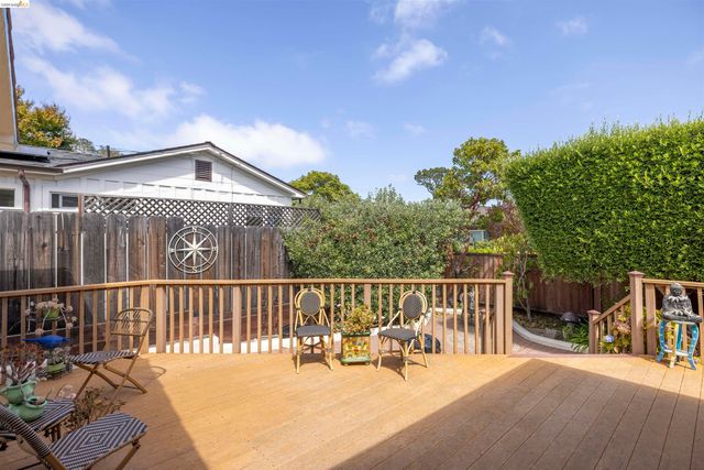 913 Monterey Cir, Monterey, CA 93940