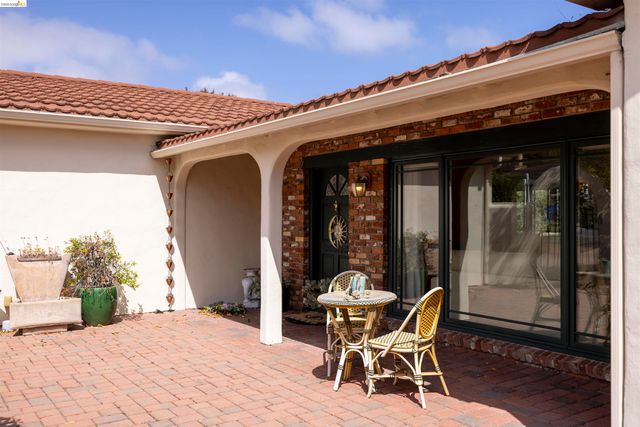 913 Monterey Cir, Monterey, CA 93940